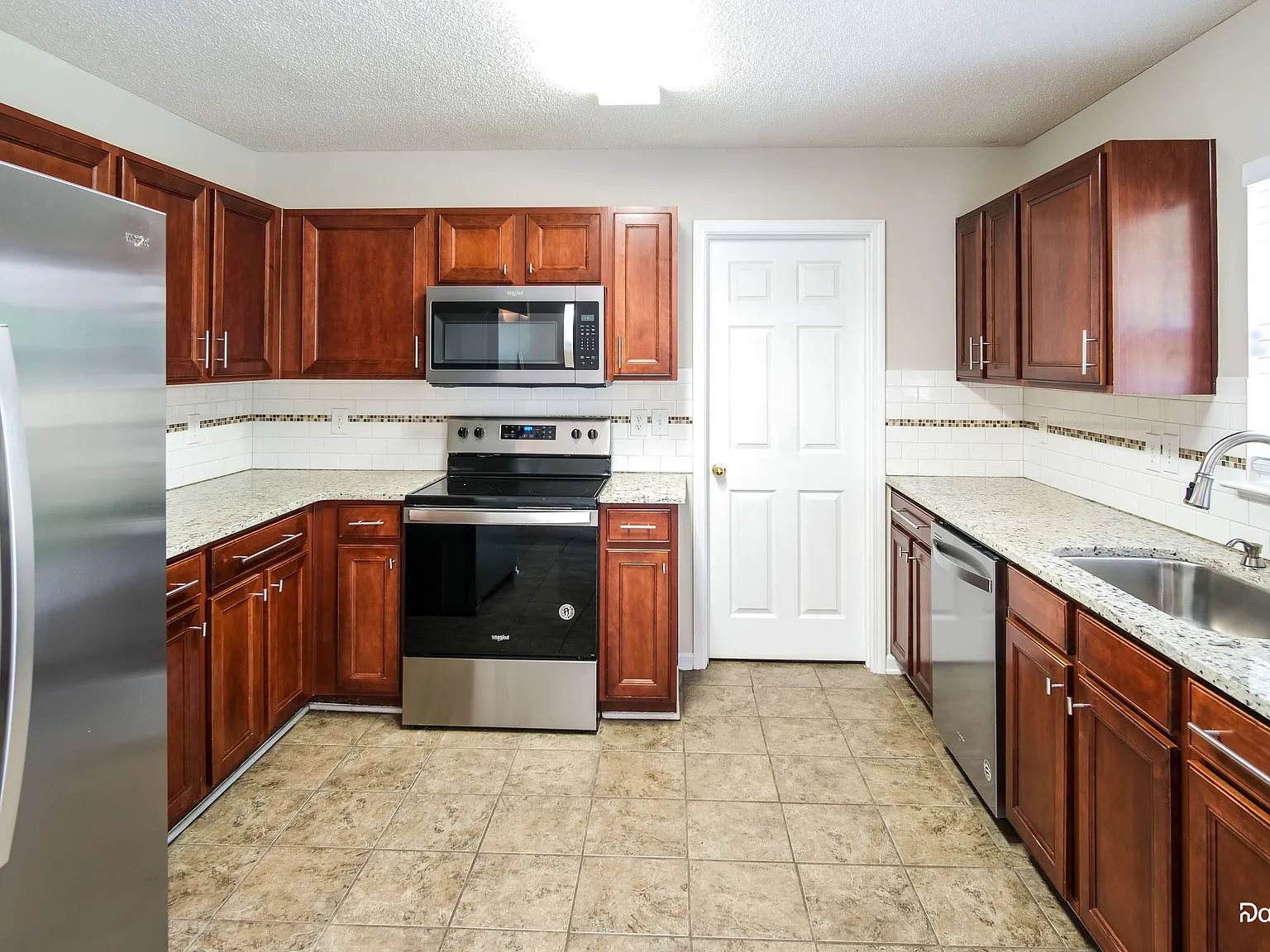 3 bed, 2.5 bath, 1664 sqft, $2,235 — Photo 3