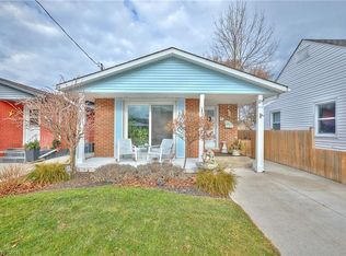 11 1/2 Durham Dr, Saint Catharines, ON L2M 1B8