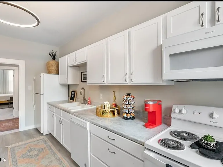 313 S Cutler St — Photo 7