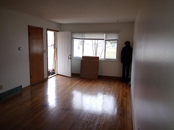 Living room bay window hardwood