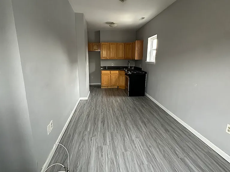151 7th St #2 — Photo 3