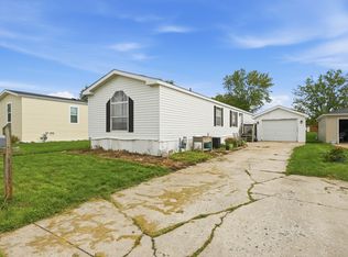 141 Flamingo Dr, Beecher, IL 60401