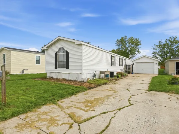 141 Flamingo Dr, Beecher, IL 60401