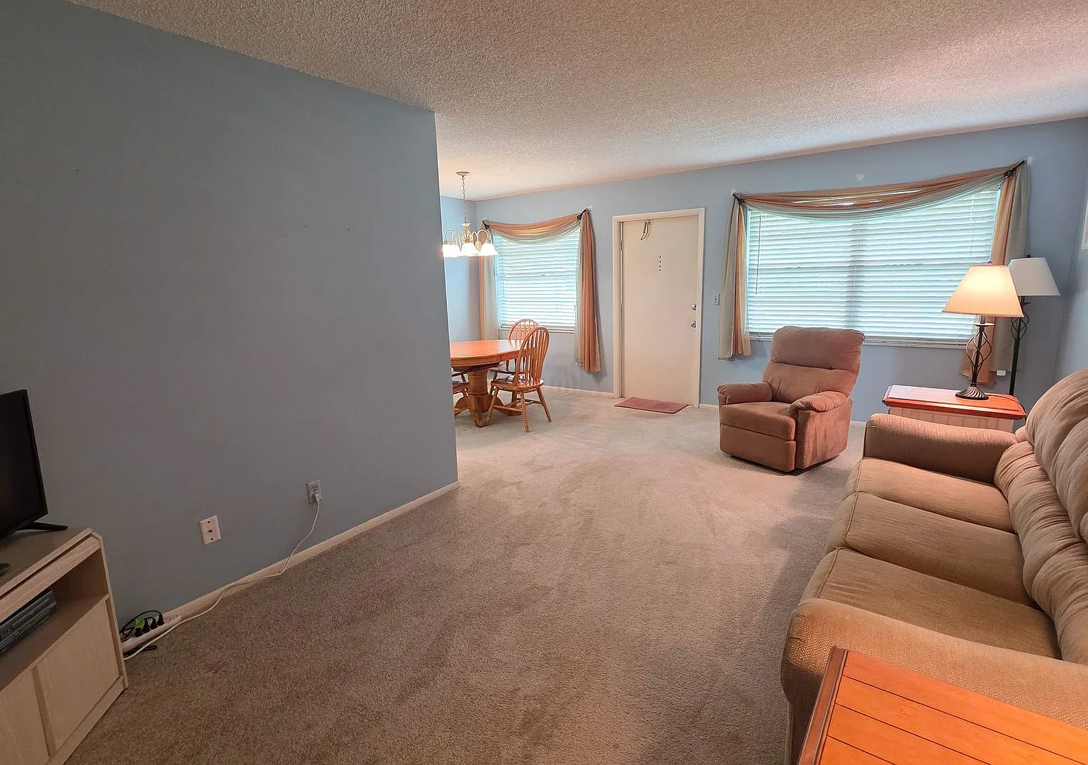 Vista Royal - 2nd Floor — Photo 3