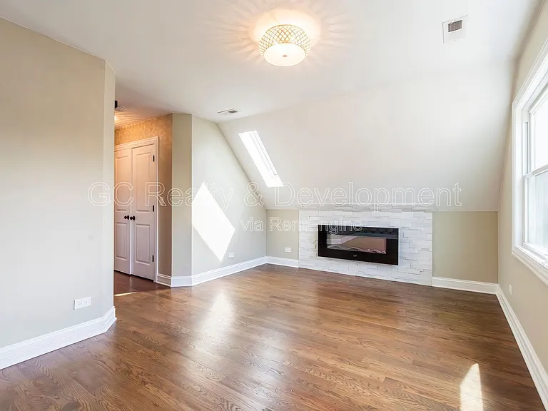 5619 W Irving Park Rd — Photo 8