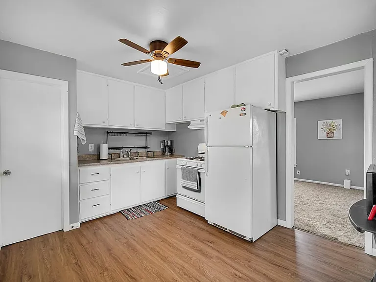 301 E North St #2 — Photo 2