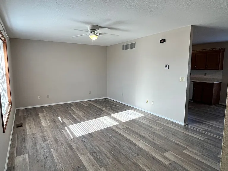 20307 Sedalia Rd — Photo 5