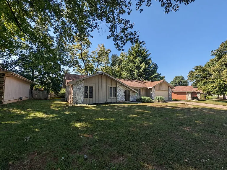 1424 E Hanover St — Photo 20