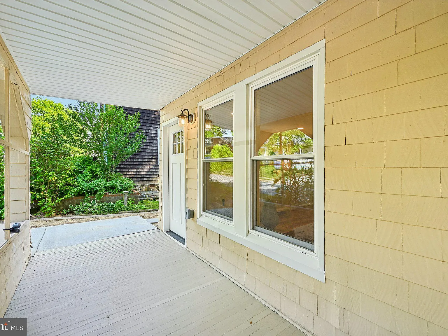 4 bed, 2.5 bath, 1760 sqft, $3,000 — Photo 2
