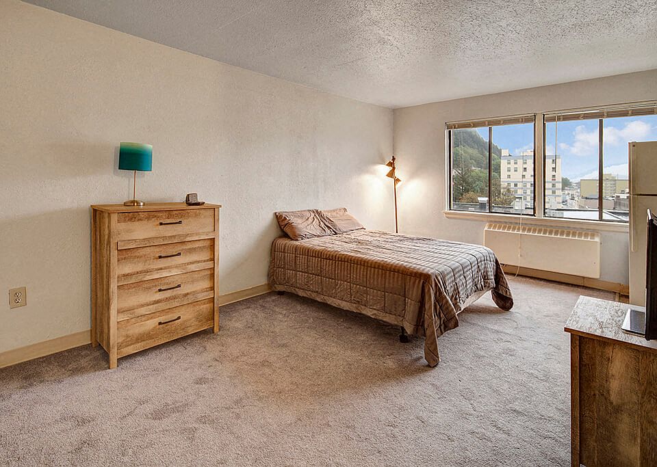 Mendenhall Tower Apartments - Bedroom