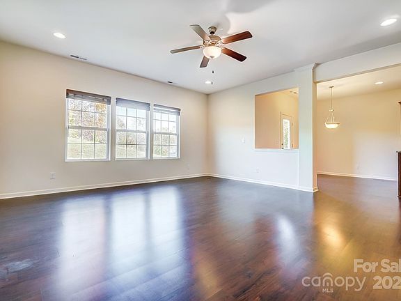 5th image of 3630 Creekside Dr