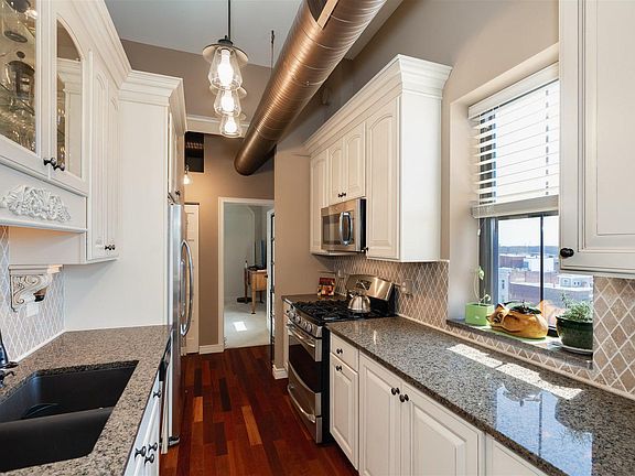 5th image of 212 N Center St Unit 602
