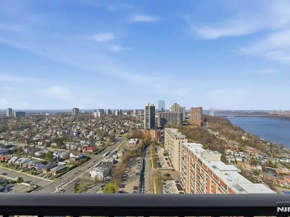 6 Horizon Rd APT 2809, Fort Lee, NJ 07024