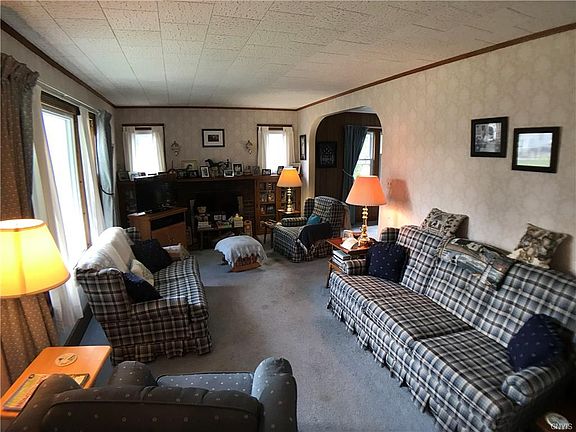 4th image of 71 Hamlin St