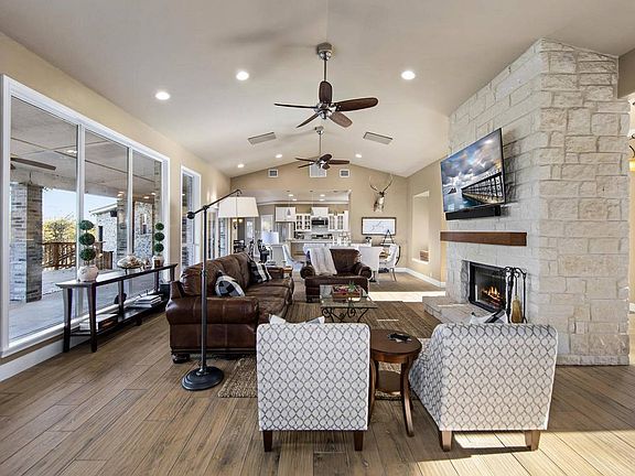 4th image of 6390 Upper Oaks Ln