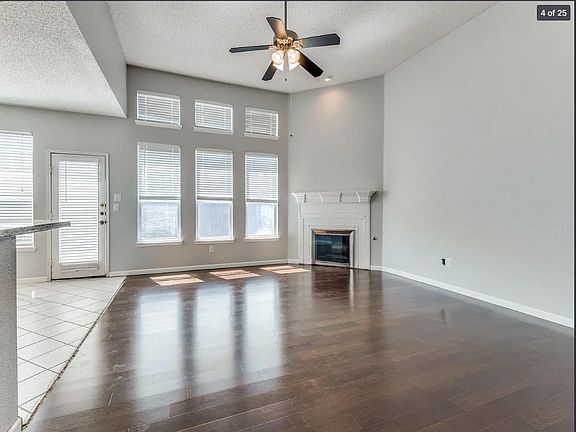 2nd image of 2152 Wallbrook Dr