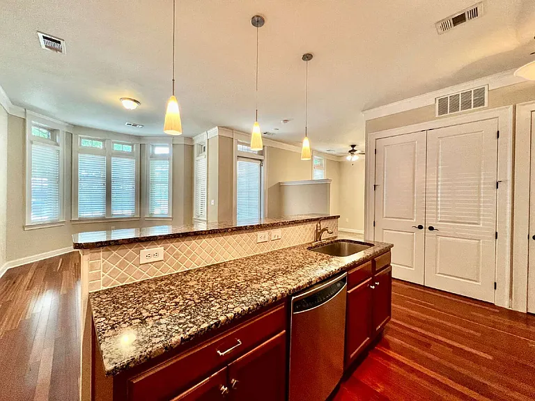 2810 Selwyn Ave #111 — Photo 16