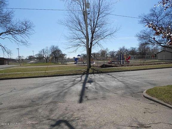 3rd image of 1336 E Forest Ave