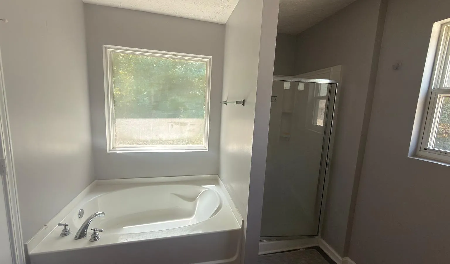 3 bed, 2.5 bath, 1858 sqft, $2,100 — Photo 2