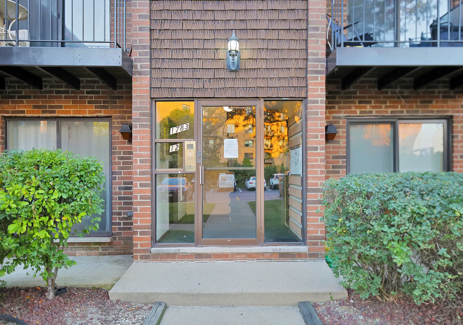 2 bed, 1100 sqft, $1,995 — Photo 2