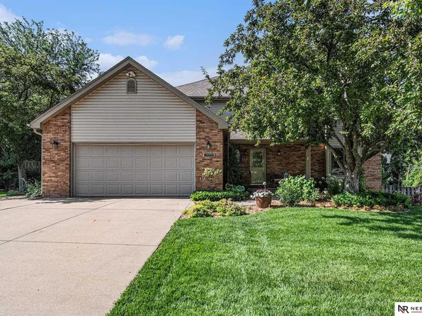 6511 Shenandoah Dr, Lincoln, NE 68510