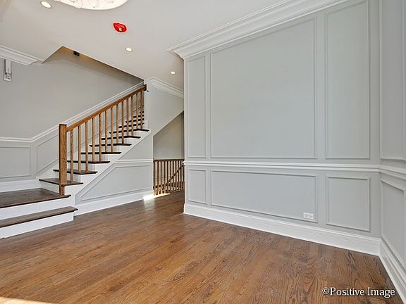 4th image of 3615 N Artesian Ave