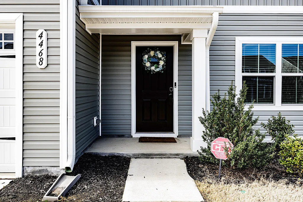 5 bed, 2.5 bath, 2200 sqft, $2,900 — Photo 3