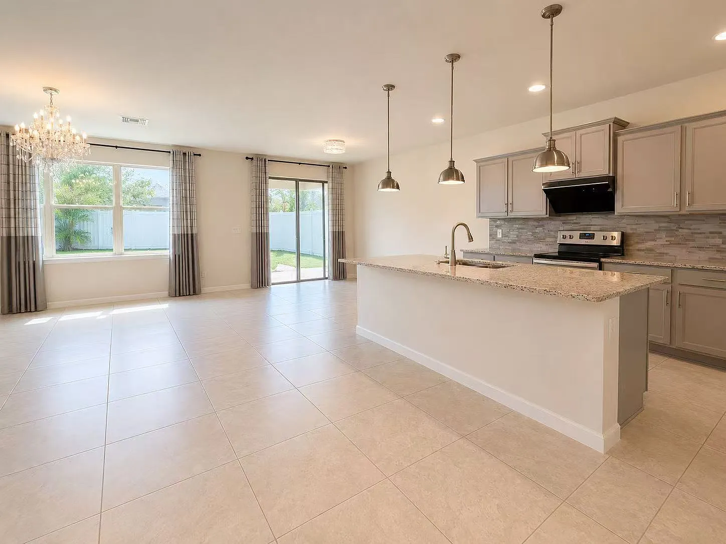 4 bed, 2.5 bath, 2860 sqft, $3,000 — Photo 2