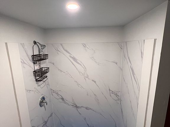 504 ossipee Trail
1 bedroom unit with upodated bathroom including new stand up shower