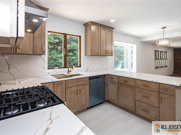 5th image of 32 Ellmyer Rd