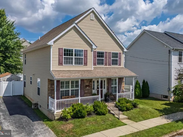 521 Rhoades St, Phoenixville, PA 19460