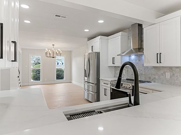 4th image of 502 Kavan Ct