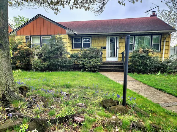301 Pennsylvania Avenue, Roosevelt, NY 11575
