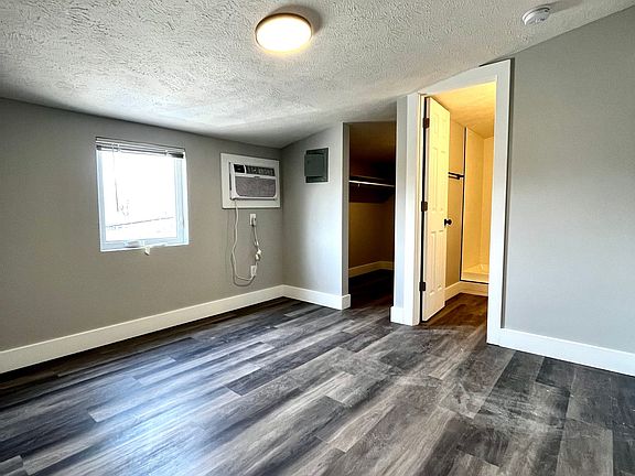 2nd image of 877 N 26th St APT 31