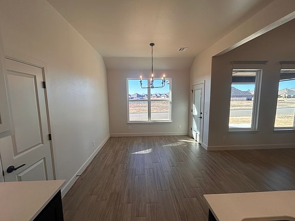 4th image of 802 Manzano Dr