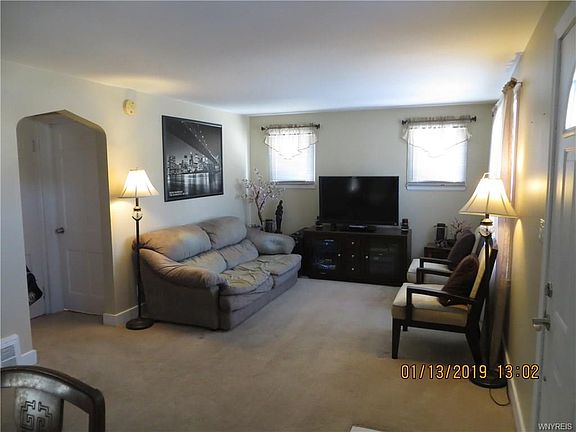4th image of 30 Oakridge Ave