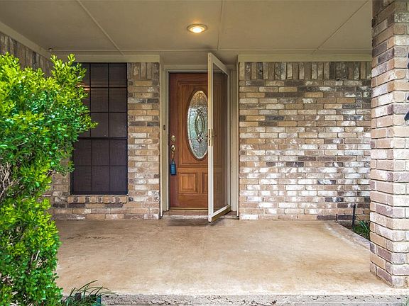 3rd image of 1824 Caddo Dr
