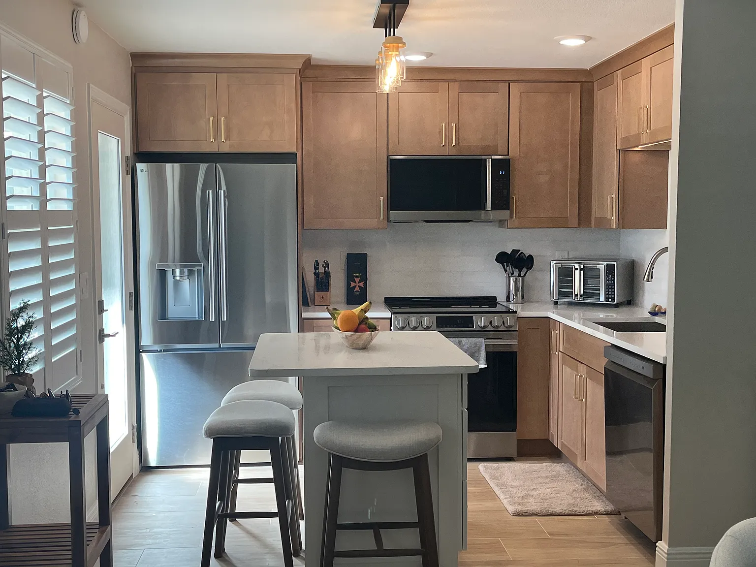 2 bed, 720 sqft, $6,000 — Photo 2
