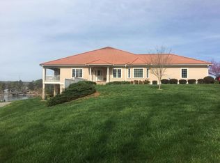 1097 Margarita Ct, Moneta, VA 24121