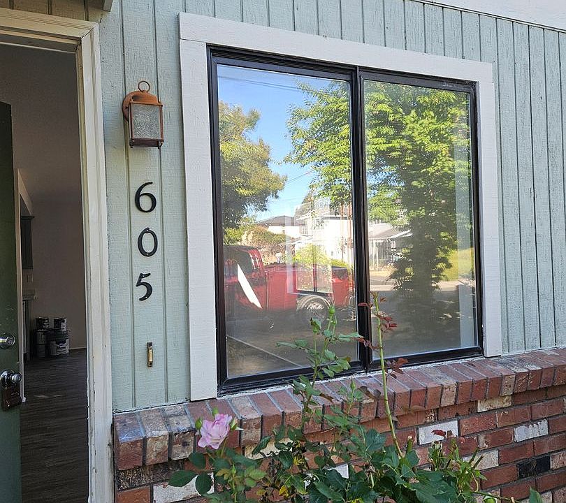 1st image of 605 SE 8th St