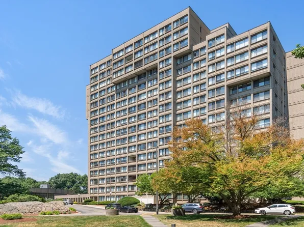 250 Hammond Pond Pkwy APT 1208N, Newton, MA 02467