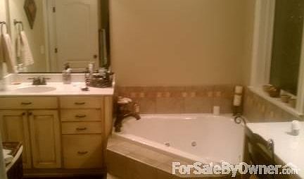 his/hers counters w/jaccuzi tub