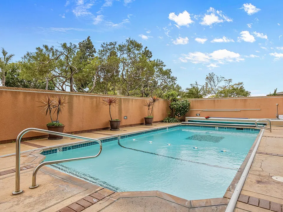 230 W Laurel St #506