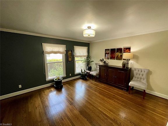 4th image of 3803 Dogwood Dr