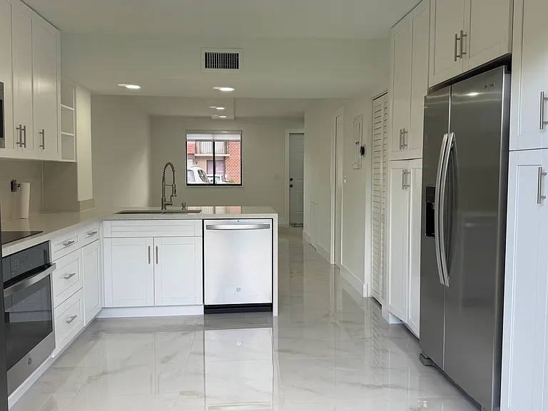 1927 SW 107th Ave #301 — Photo 3