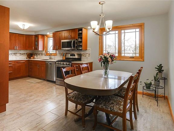 5th image of 124 Laurelton Dr