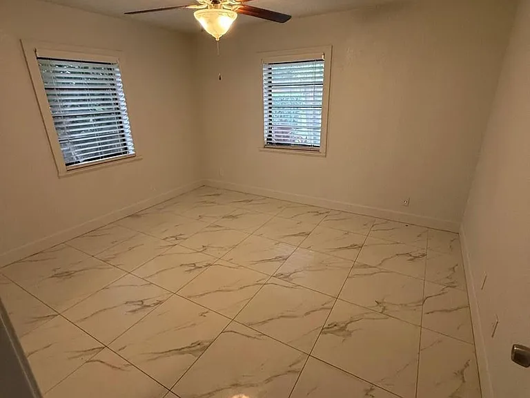 741 Roseland Dr — Photo 5
