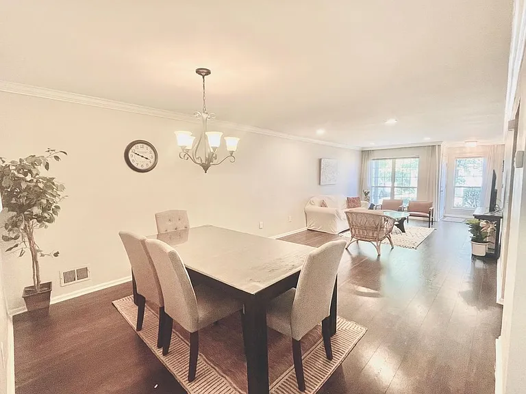 363 Catskill Ct — Photo 4