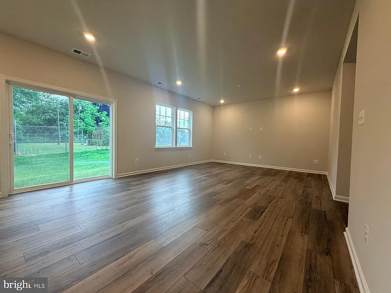 19 Forest Grove Ave — Photo 10