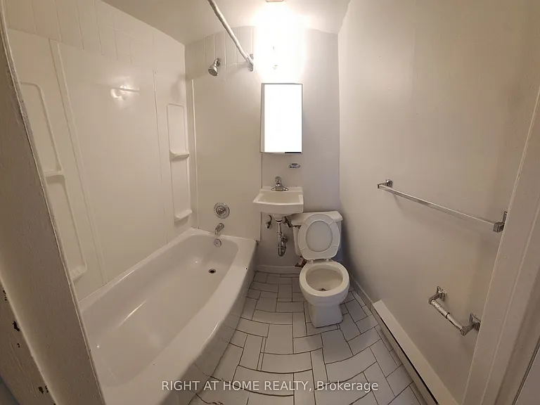 27 Hamilton St #202 — Photo 5